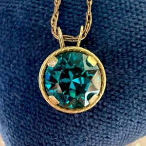 Vintage Solid 10K Gold Pendant necklace. Dainty Gem Pendant on 20” chain.